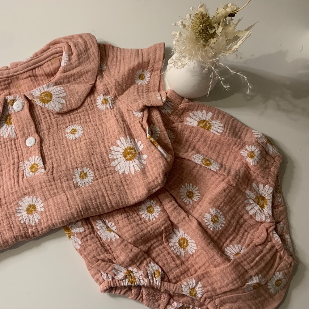Pink daisy shorties set